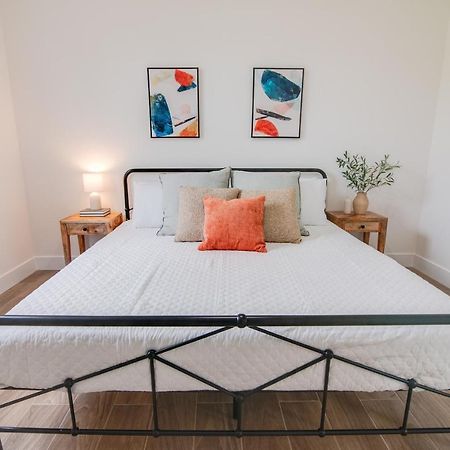 Private Cottage - King Beds, Brand New, Near Beach, Golfing, Shopping & Restaurants Lake Worth Beach Bagian luar foto