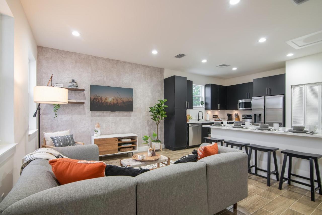 Private Cottage - King Beds, Brand New, Near Beach, Golfing, Shopping & Restaurants Lake Worth Beach Bagian luar foto