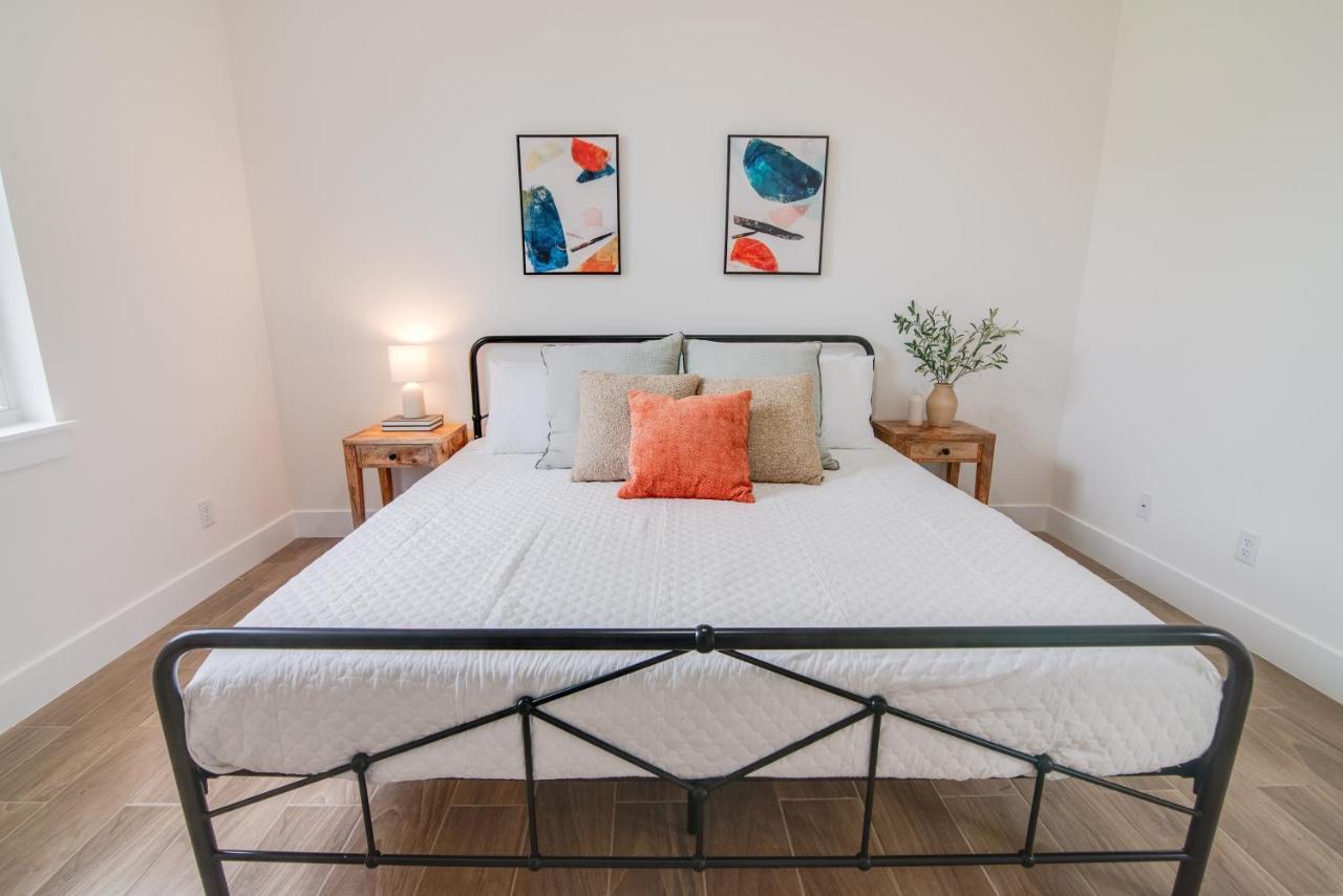 Private Cottage - King Beds, Brand New, Near Beach, Golfing, Shopping & Restaurants Lake Worth Beach Bagian luar foto