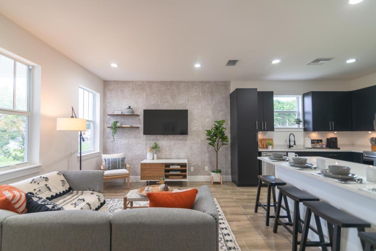 Private Cottage - King Beds, Brand New, Near Beach, Golfing, Shopping & Restaurants Lake Worth Beach Bagian luar foto